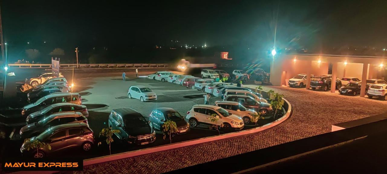 Hotel Mayur Express Sangamner Экстерьер фото